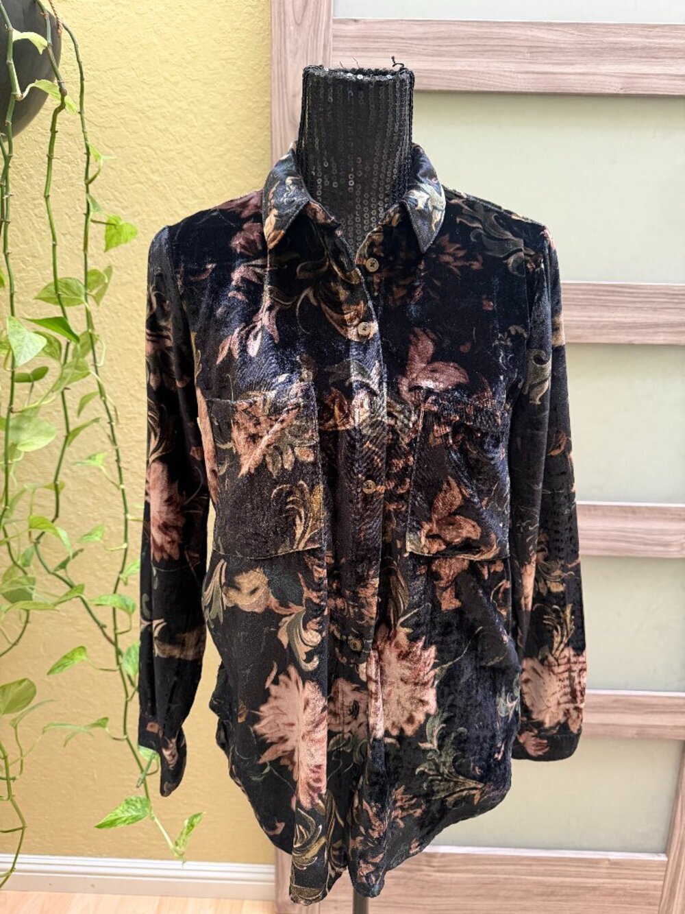 PILCRO Velvet Floral Button Front Utility Shirt Black XS Boho Y2K🌸🖤